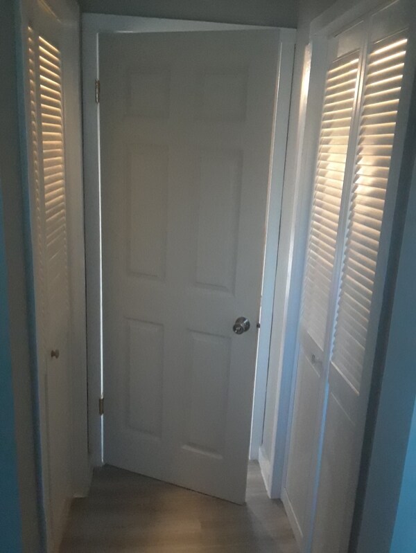 Building Photo - 604 1/2 W King Ave