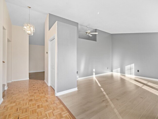Building Photo - Spacious Home with Fenced Yard & Garage – ...