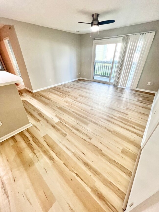 Building Photo - Beautiful 2 Bedroom Condo in Hampton Club ...
