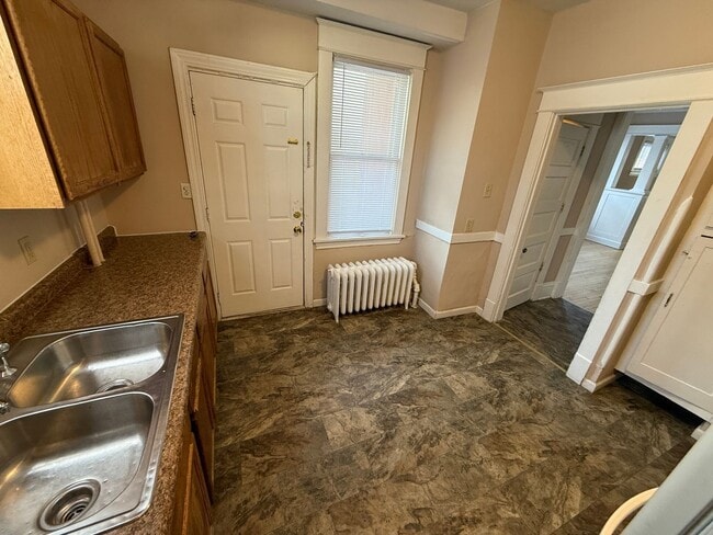 Building Photo - 1068 N Woodbridge St