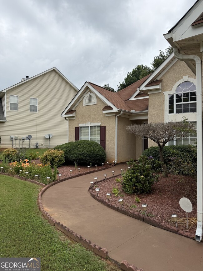 Building Photo - 5105 Yellow Pine Dr
