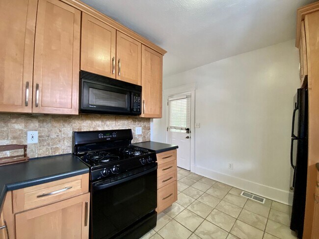 Building Photo - Charming 3 Bed/ 2 Bath in the Heart of Oakley Only $2675/mo!