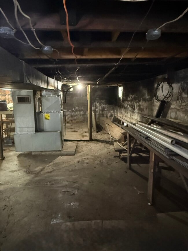 Building Photo - 2254 Lee Ave