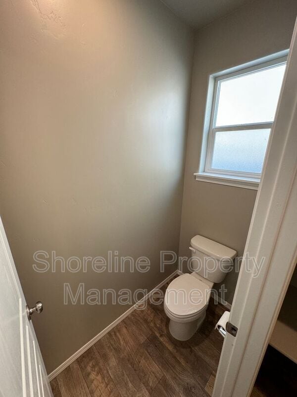 Building Photo - 511 Diamond Lake St