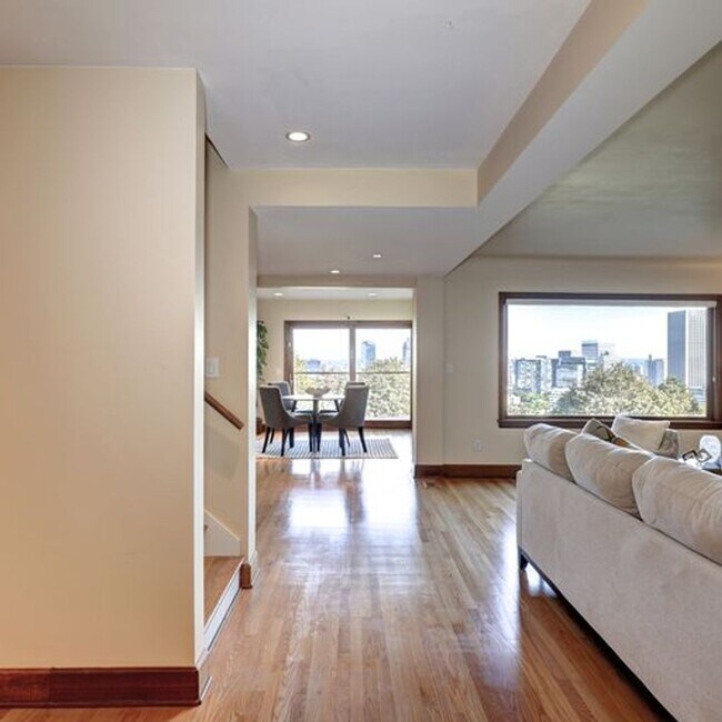 Building Photo - Beautiful 4 Bed, 3.5 Bath Rental home in S...