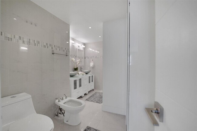 Building Photo - 3430 Galt Ocean Dr