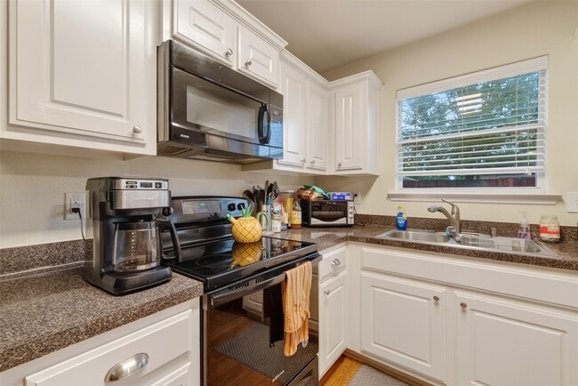 Building Photo - 4611 Snowdrop Ct