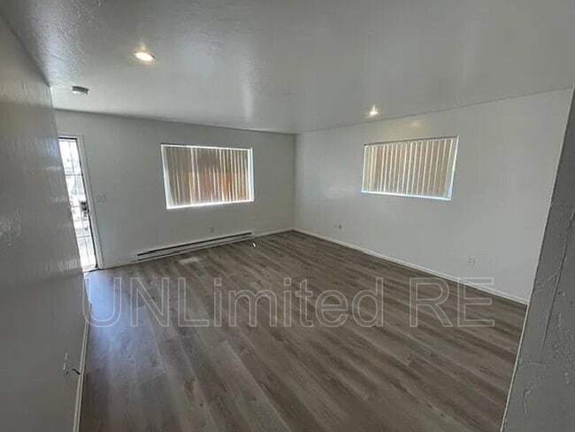 Building Photo - 4400 N Robert Rd