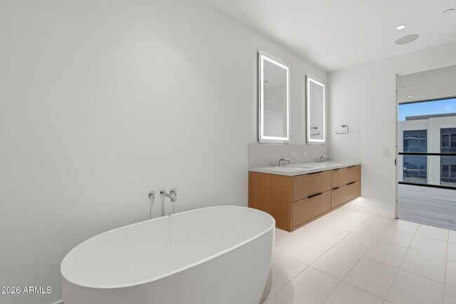 Building Photo - 4849 N Camelback Rdg Dr