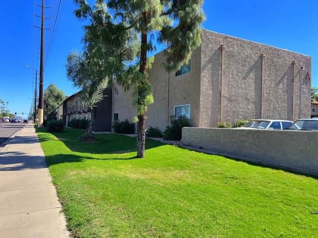 Building Photo - OPEN HOUSE -  INQUIRE:     LARGE ONE 1/BR ...