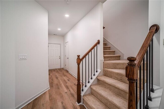 Building Photo - 796 Grenier Terrace NE