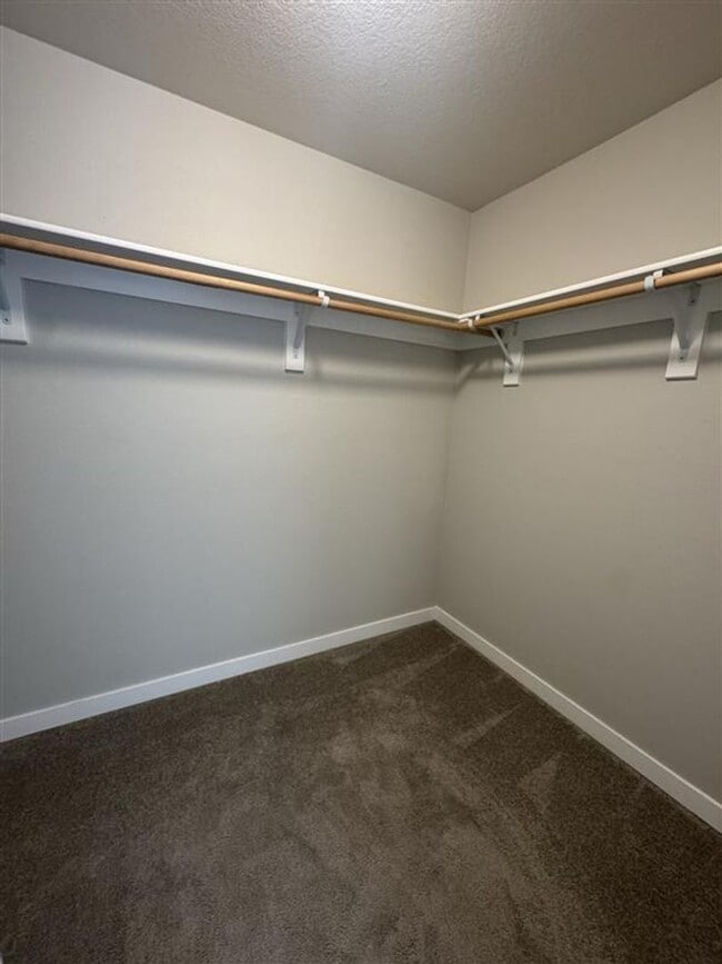 Building Photo - 6566 NE Rainsong Ln