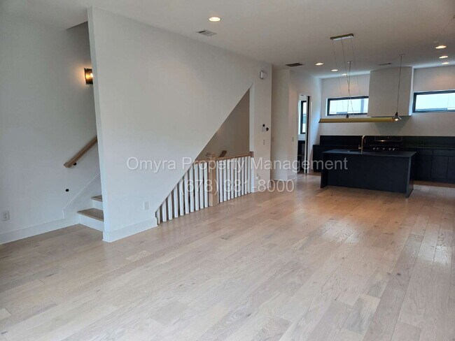 Building Photo - Luxurious 3 Bedroom Home near East Atlanta!