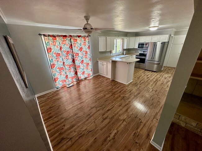 Building Photo - 1915 Highview Ct