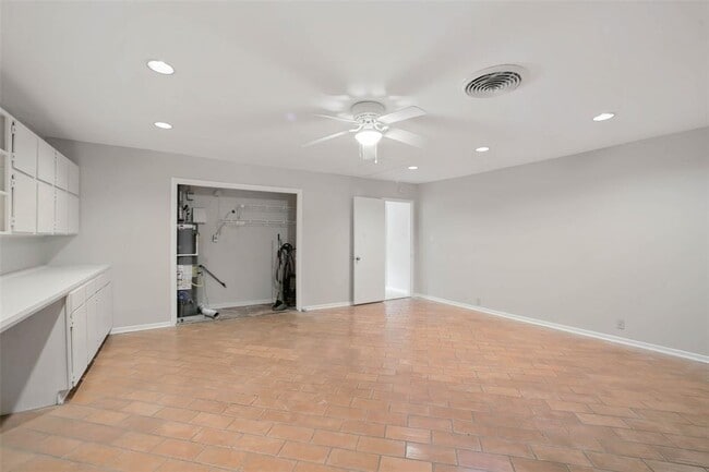 Building Photo - 10700 Beinhorn Rd
