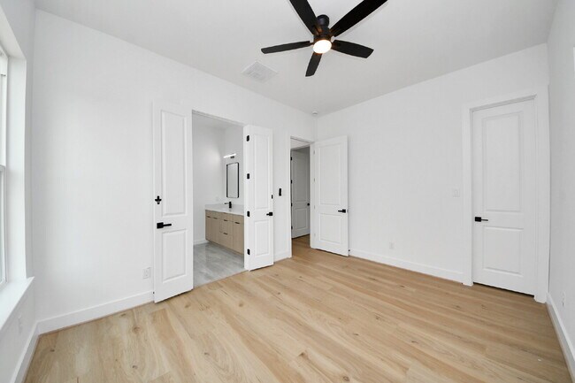 Building Photo - 7117 Eastwood St
