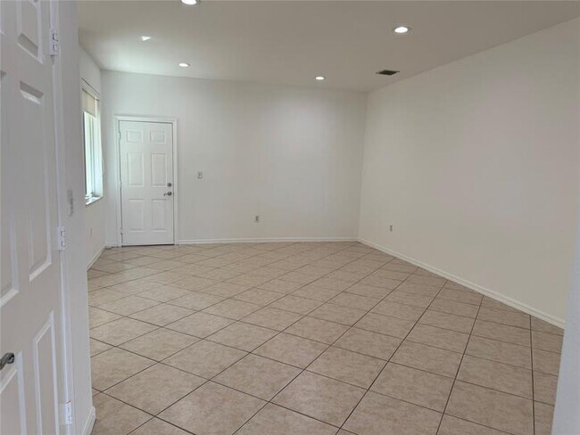 Building Photo - 4331 SW 131st Ln
