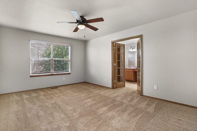 Building Photo - Move-In Ready 3-Bedroom Two-Story in Power...