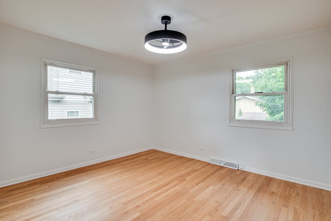 Building Photo - 1108 Emerald Dr