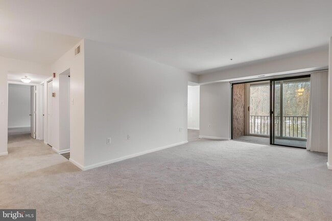 Building Photo - 7806 Hanover Pkwy