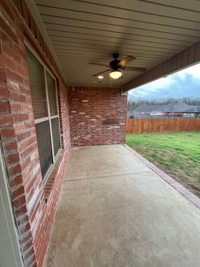 Building Photo - Beautiful 3/2 Brick Home Millers Glen Subdivision of Sherwood, Arkansas