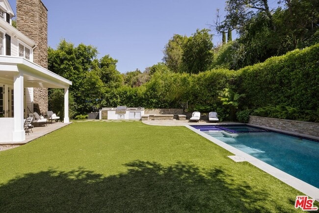 Building Photo - 2435 Mandeville Canyon Rd