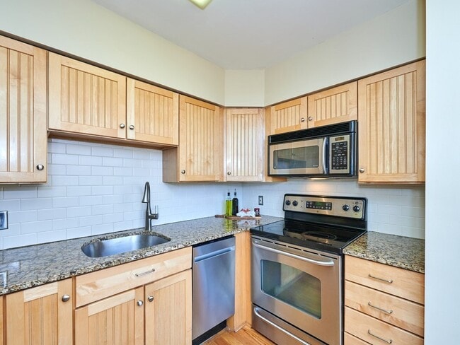 Building Photo - 103 13th St