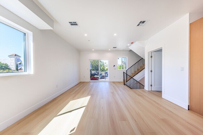 Building Photo - Luxury Never Before Lived in Townhomes!