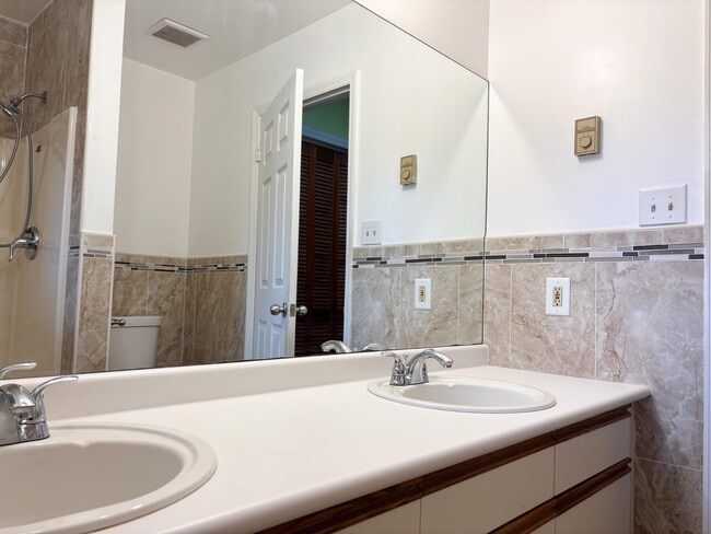 Building Photo - 12 Edelweiss Dr