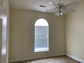 Building Photo - 1 Bedroom 3rd Floor Condo in Myrtlewood