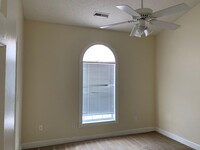 Building Photo - 1 Bedroom 3rd Floor Condo in Myrtlewood