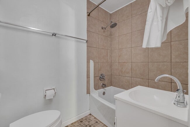 Building Photo - 1212 Carraway St