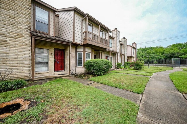 Building Photo - 12300 Brookglade Cir