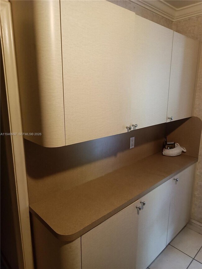 Building Photo - 6280 SW 8th Pl