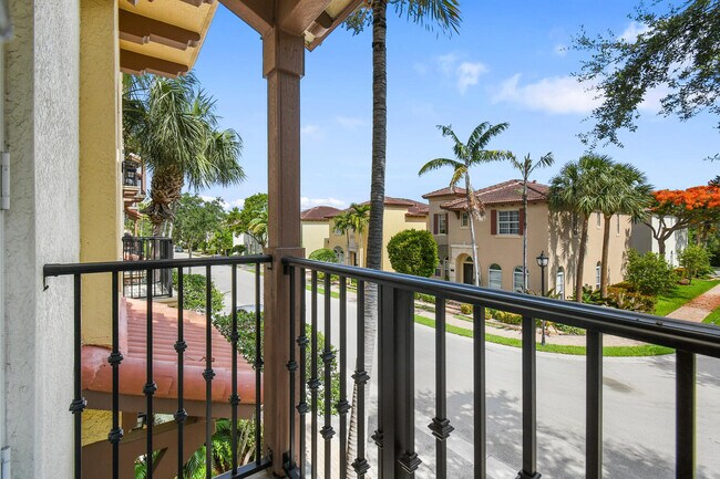 Building Photo - 25 Via Floresta Dr