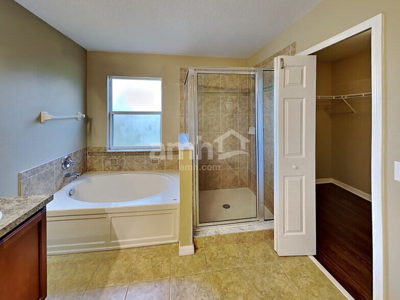 Building Photo - 3247 Chessington Dr