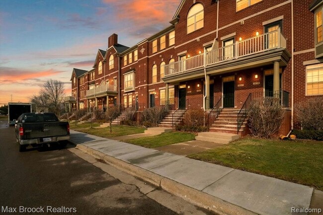 Building Photo - 3255 Camden Dr