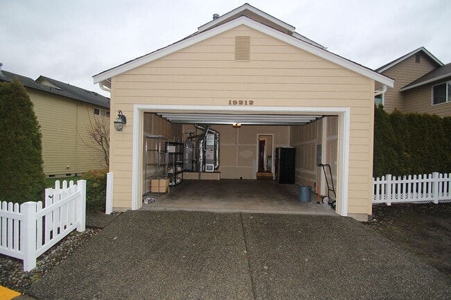 Building Photo - 4 BEDROOM WOODBRIDGE REDMOND HOME FOR RENT...