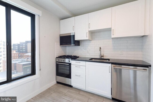 Building Photo - 1440 N St NW