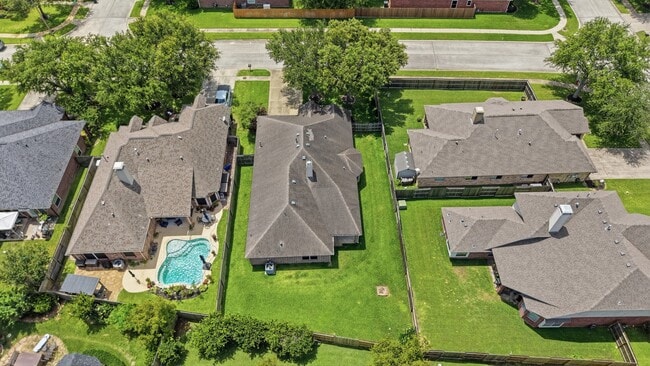 Building Photo - 321 Preston Ln