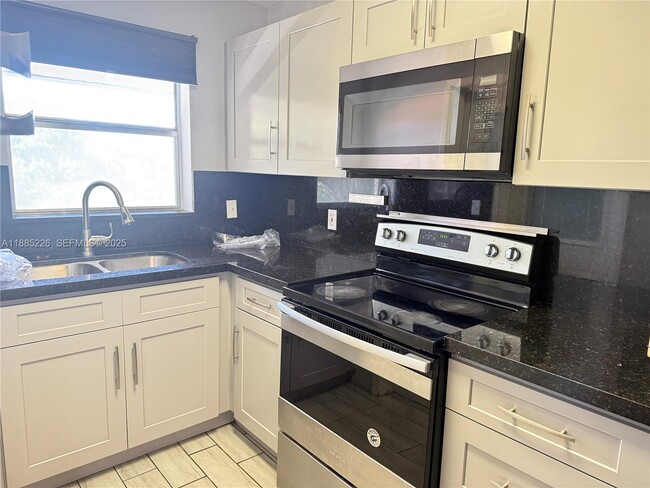 Building Photo - 250 Layne Blvd