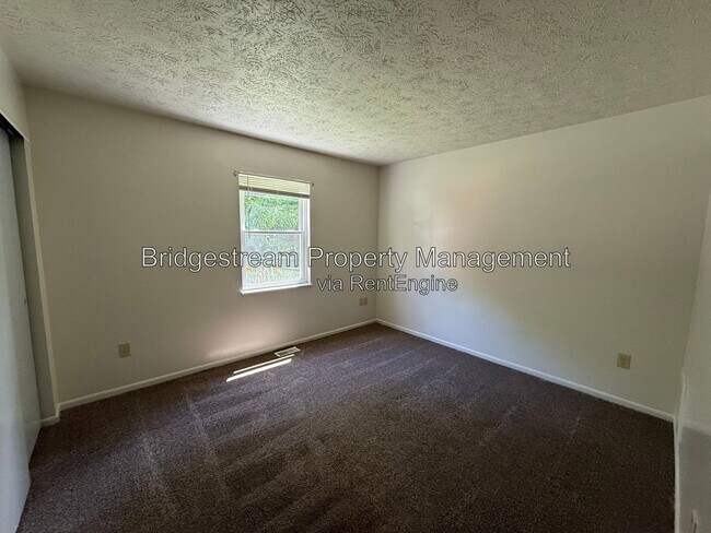 Building Photo - 3001 Idylwilde Blvd