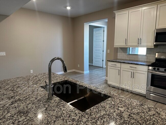 Building Photo - 16562 W Charlotte Dr