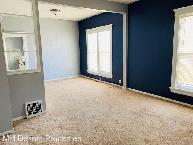Building Photo - 2 br, 1 bath House - 807 E 6th