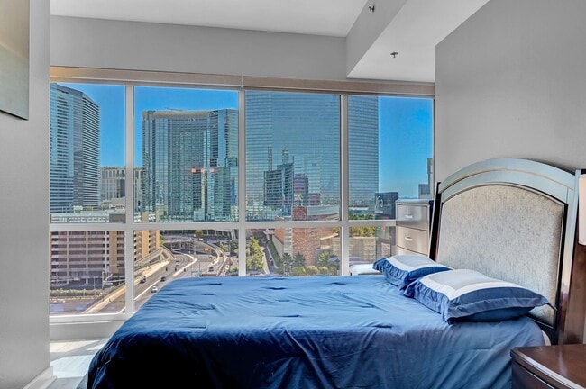 Building Photo - Fully Furnished 2 Bedroom 2 Bath High Rise with Strip Views