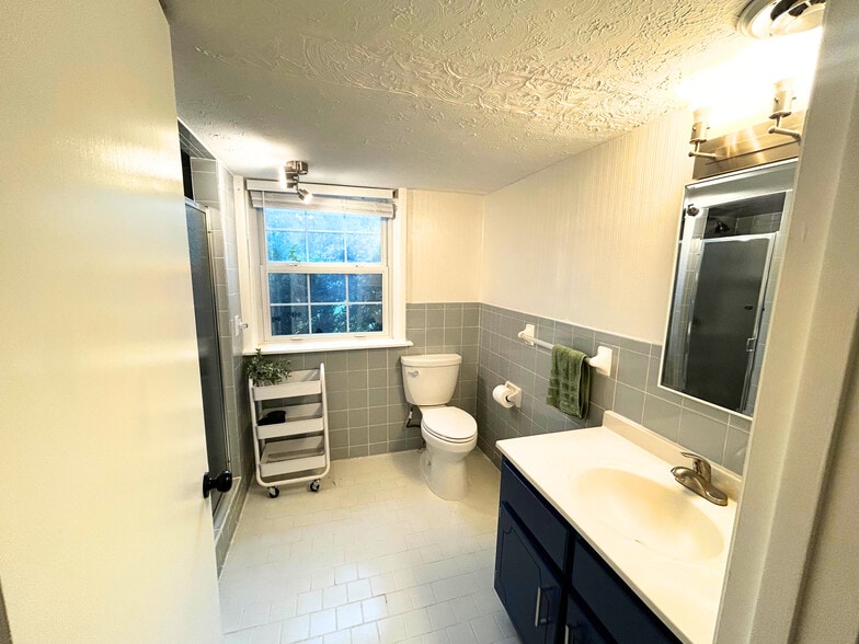 Building Photo - 8070 Esterbrook Dr