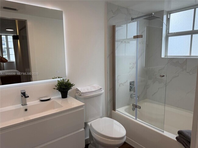 Building Photo - 19555 E Country Club Dr