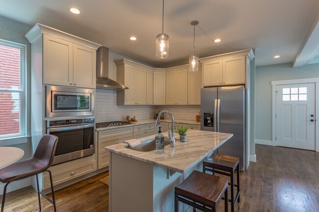 Building Photo - 4 bedroom home close to UTC!