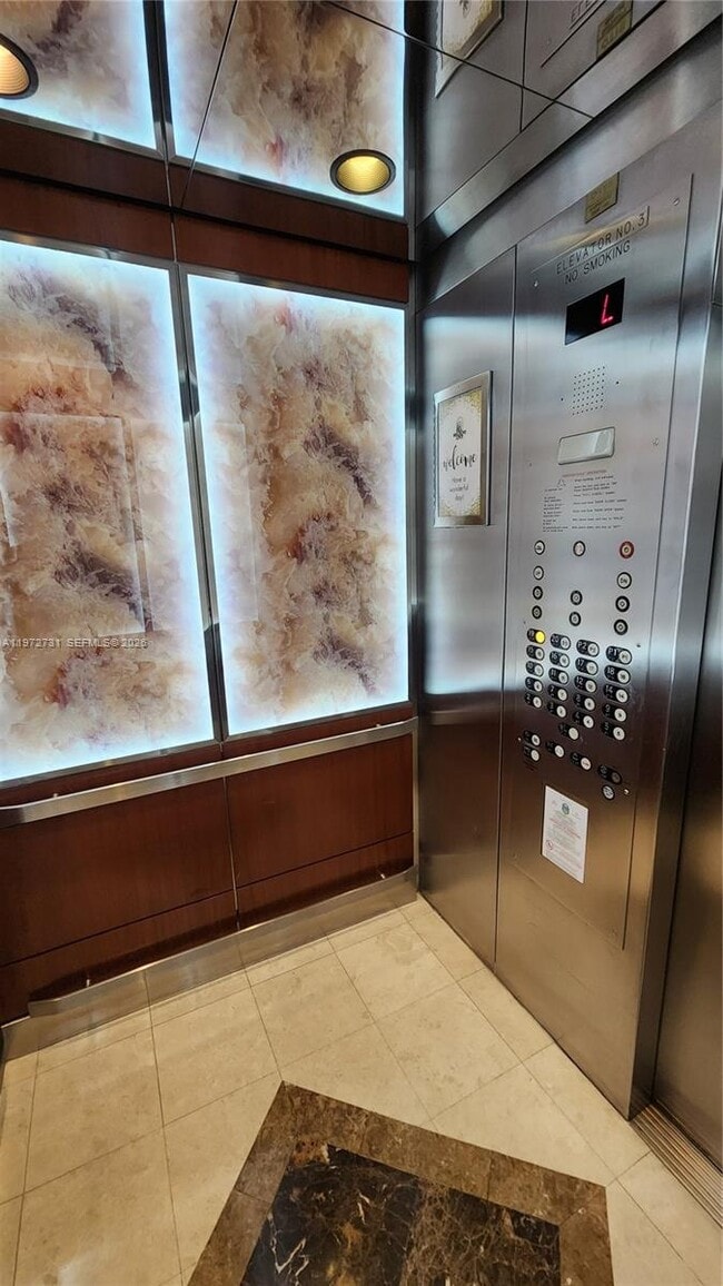 Building Photo - 18151 NE 31st Ct