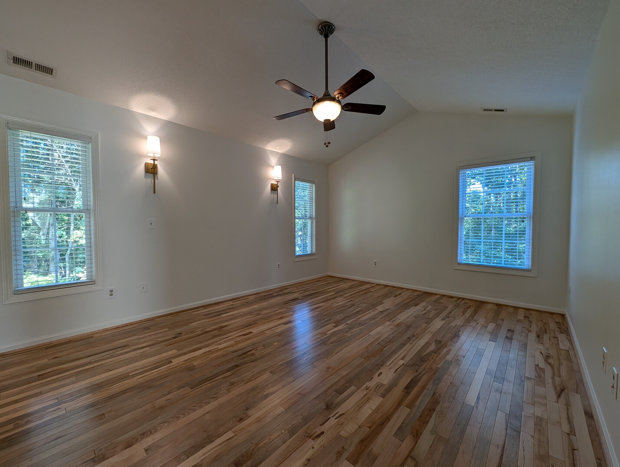 Primary Bedroom - 14 Weaver Rd